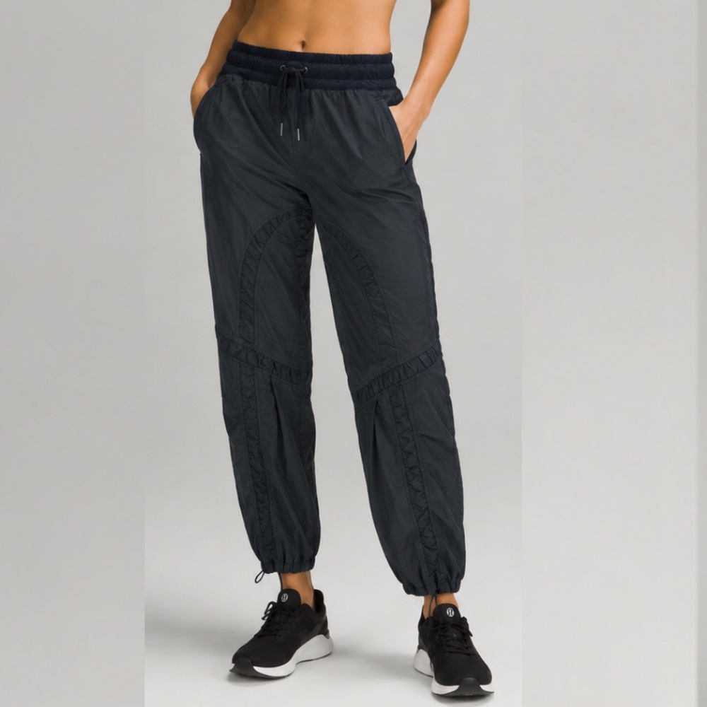 Lululemon Black Dance Joggers Sz 8 Ruched Activewear Pants Zip Pockets Run Yoga